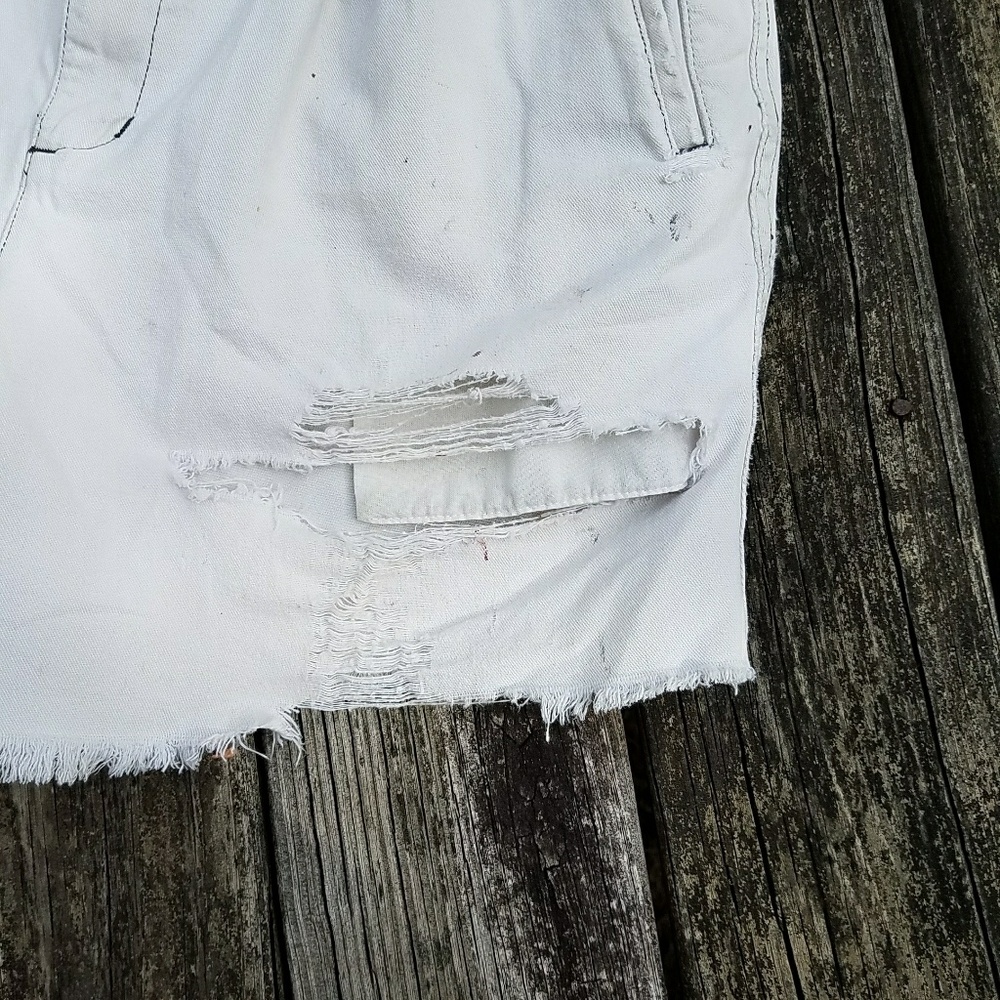 Vintage Dockers naturally distressed shorts - Picture 3 of 5